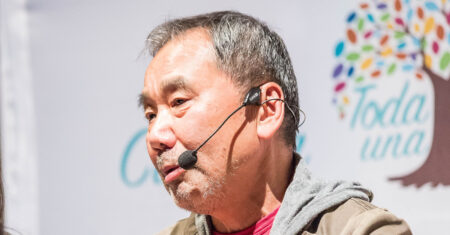 Universitário gastou menos de R$ 10 para traduzir com IA o novo romance de Murakami