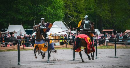Torneio no Reino Unido reúne cavaleiros da justa medieval