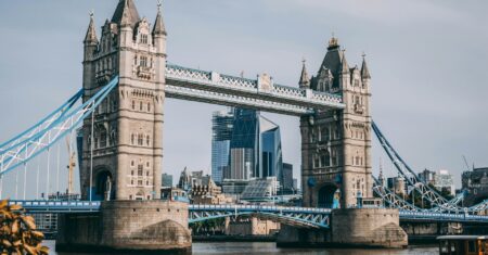 A Torre de Londres já teve um urso polar que pescava no Tâmisa